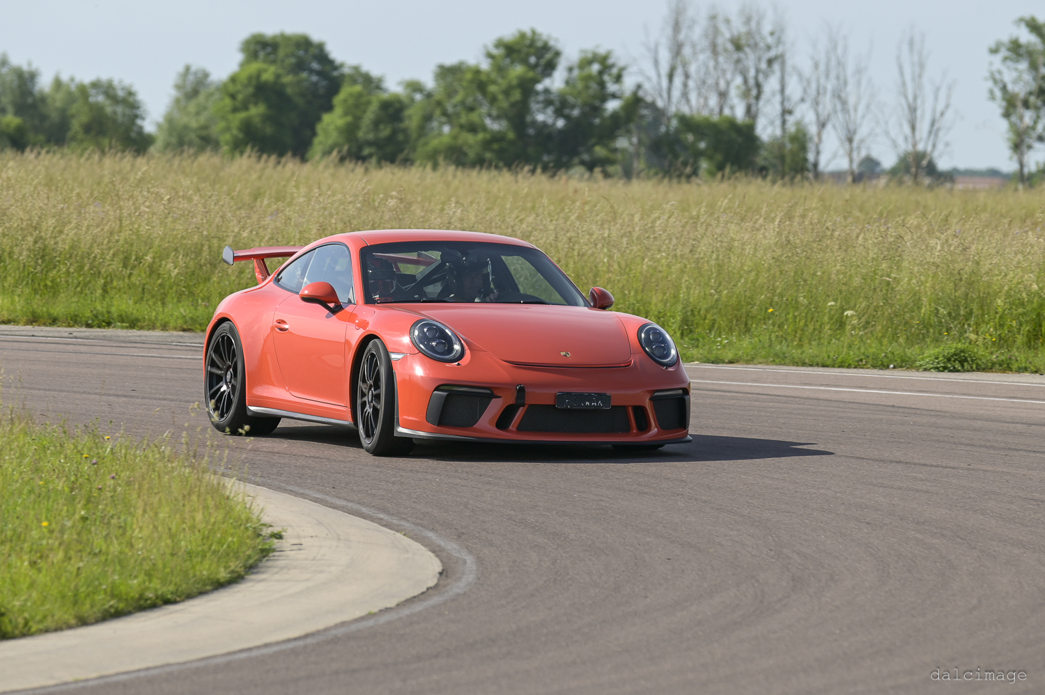 Voiture sur le circuit de pouilly - asaav.ch