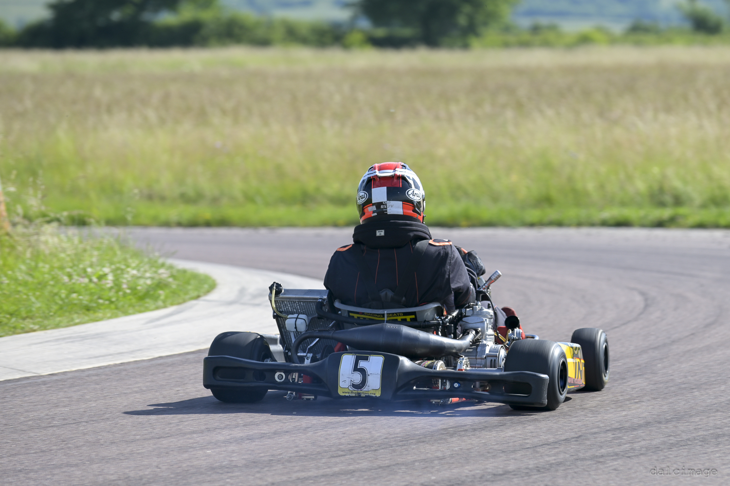 Voiture sur le circuit de pouilly - asaav.ch