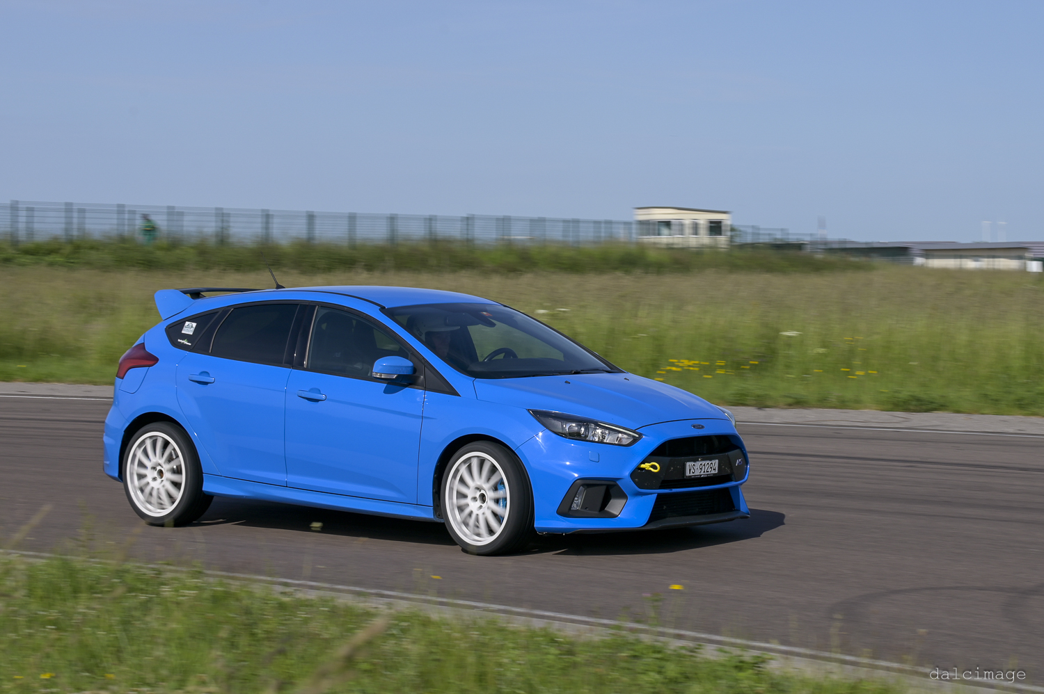 Voiture sur le circuit de pouilly - asaav.ch