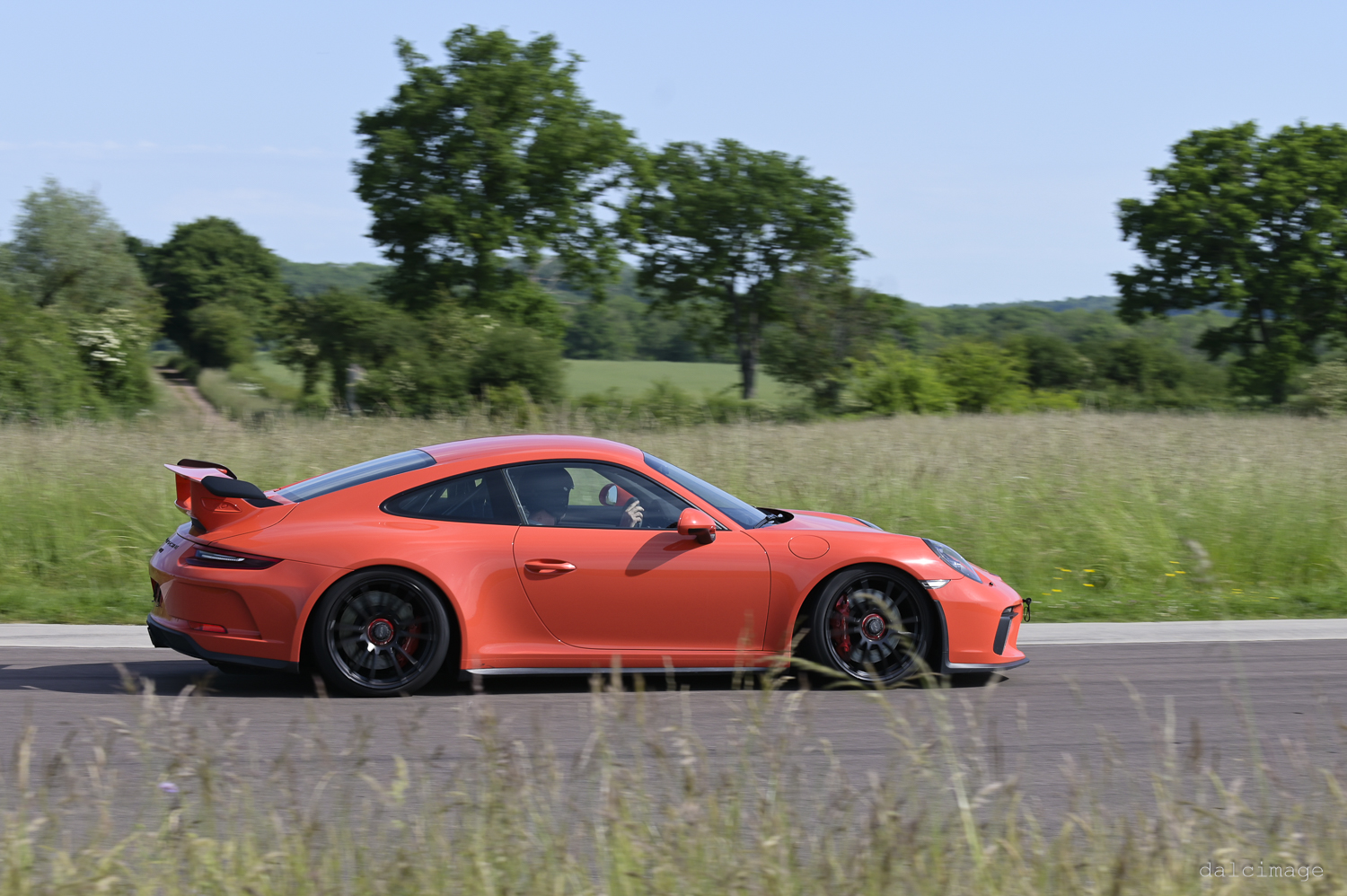 Voiture sur le circuit de pouilly - asaav.ch