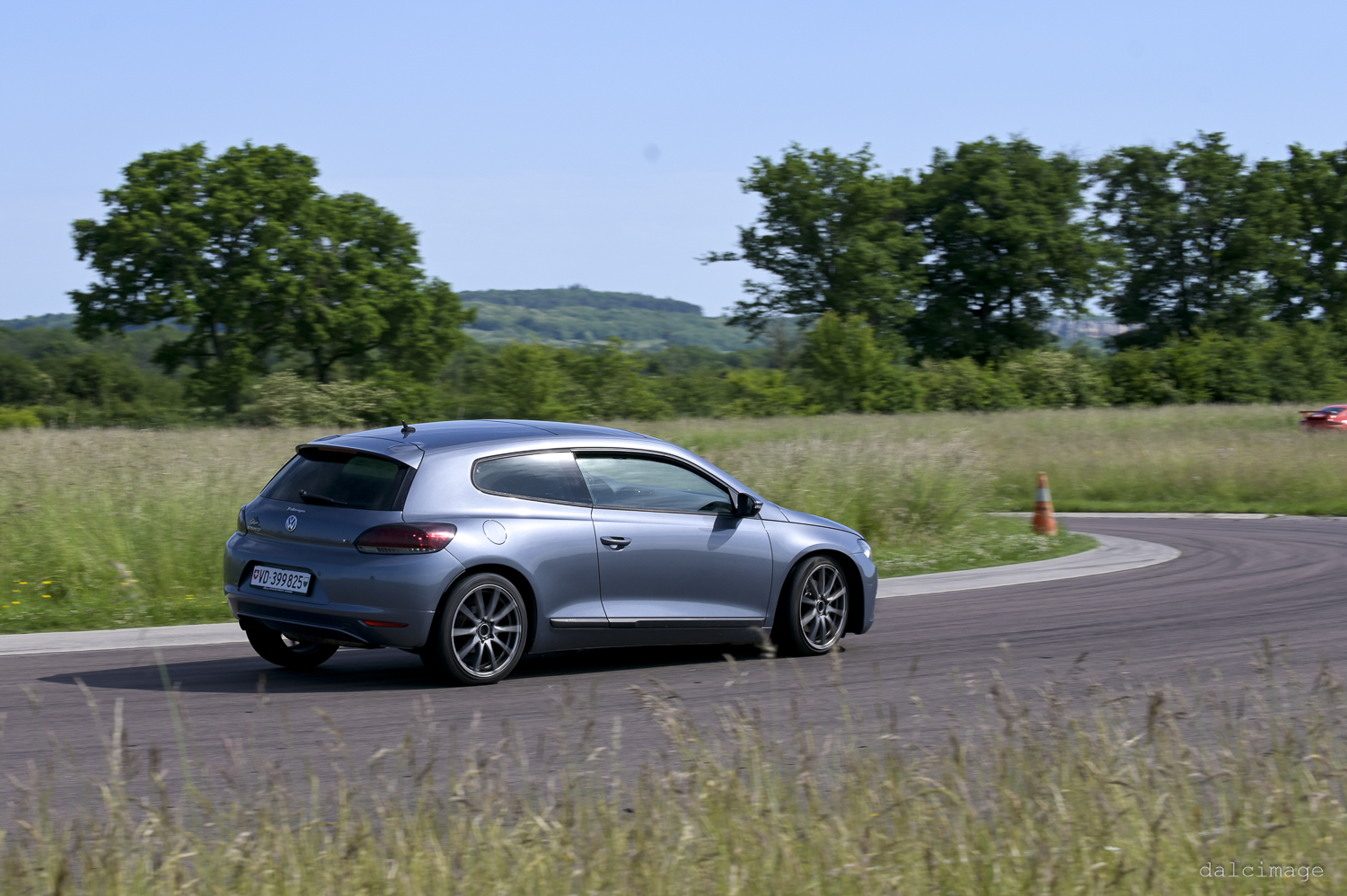 Voiture sur le circuit de pouilly - asaav.ch
