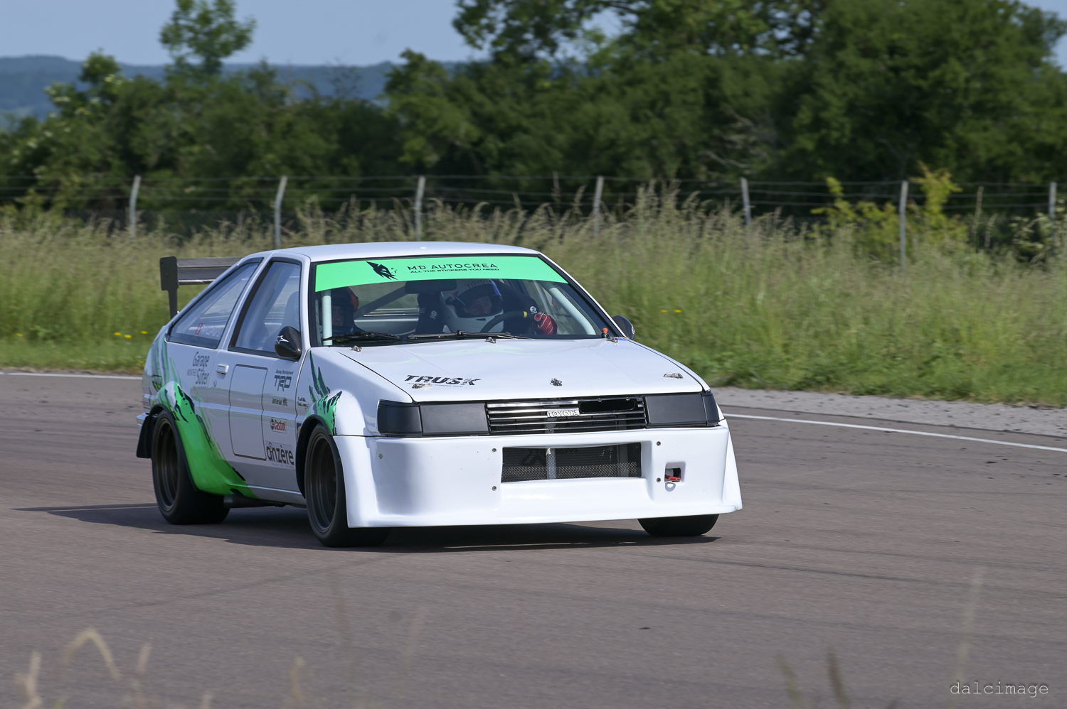 Voiture sur le circuit de pouilly - asaav.ch