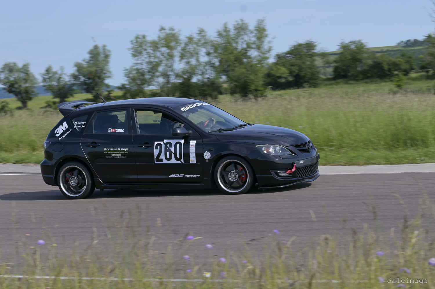 Voiture sur le circuit de pouilly - asaav.ch