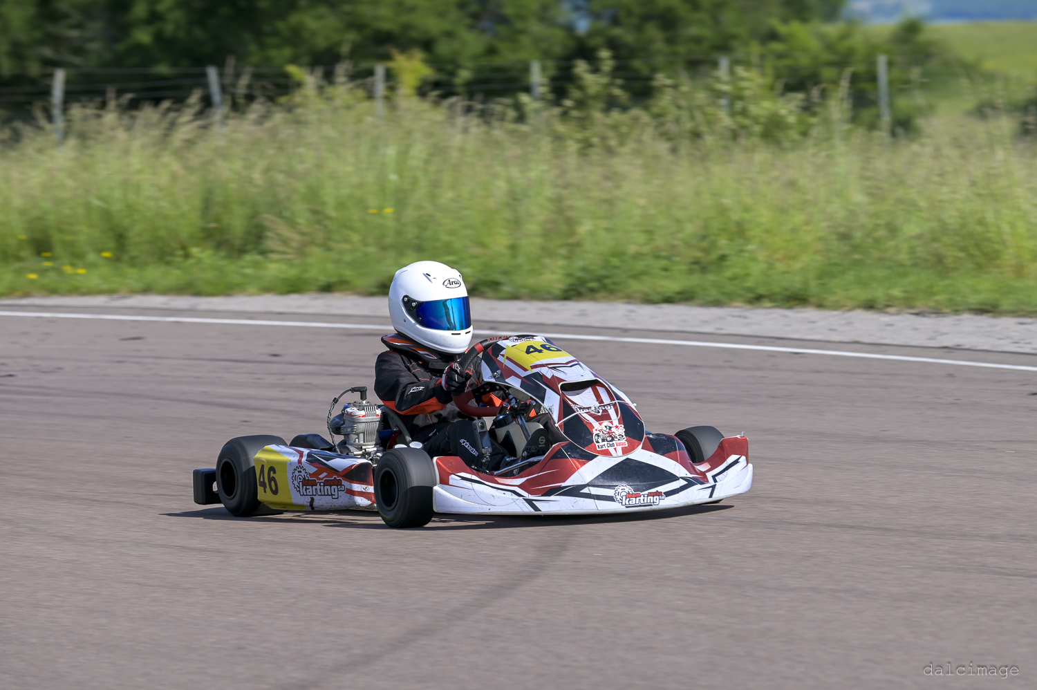 Voiture sur le circuit de pouilly - asaav.ch