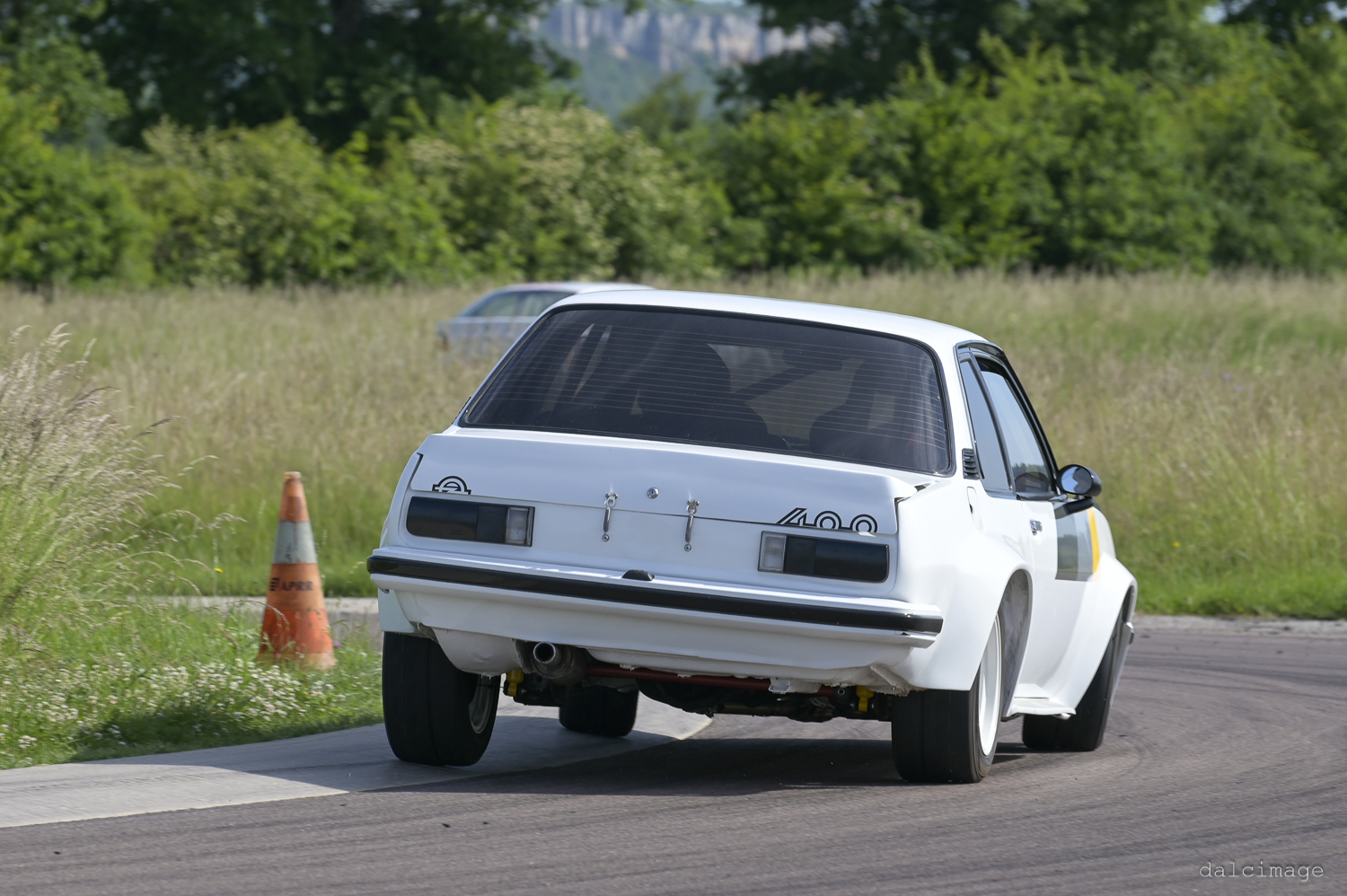 Voiture sur le circuit de pouilly - asaav.ch