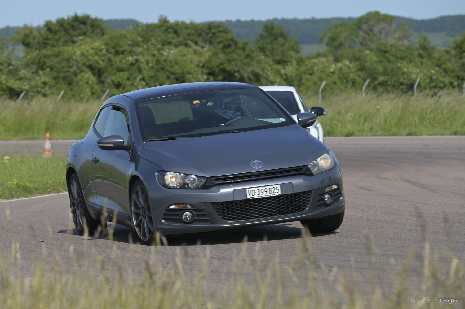 Voiture sur le circuit de pouilly - asaav.ch