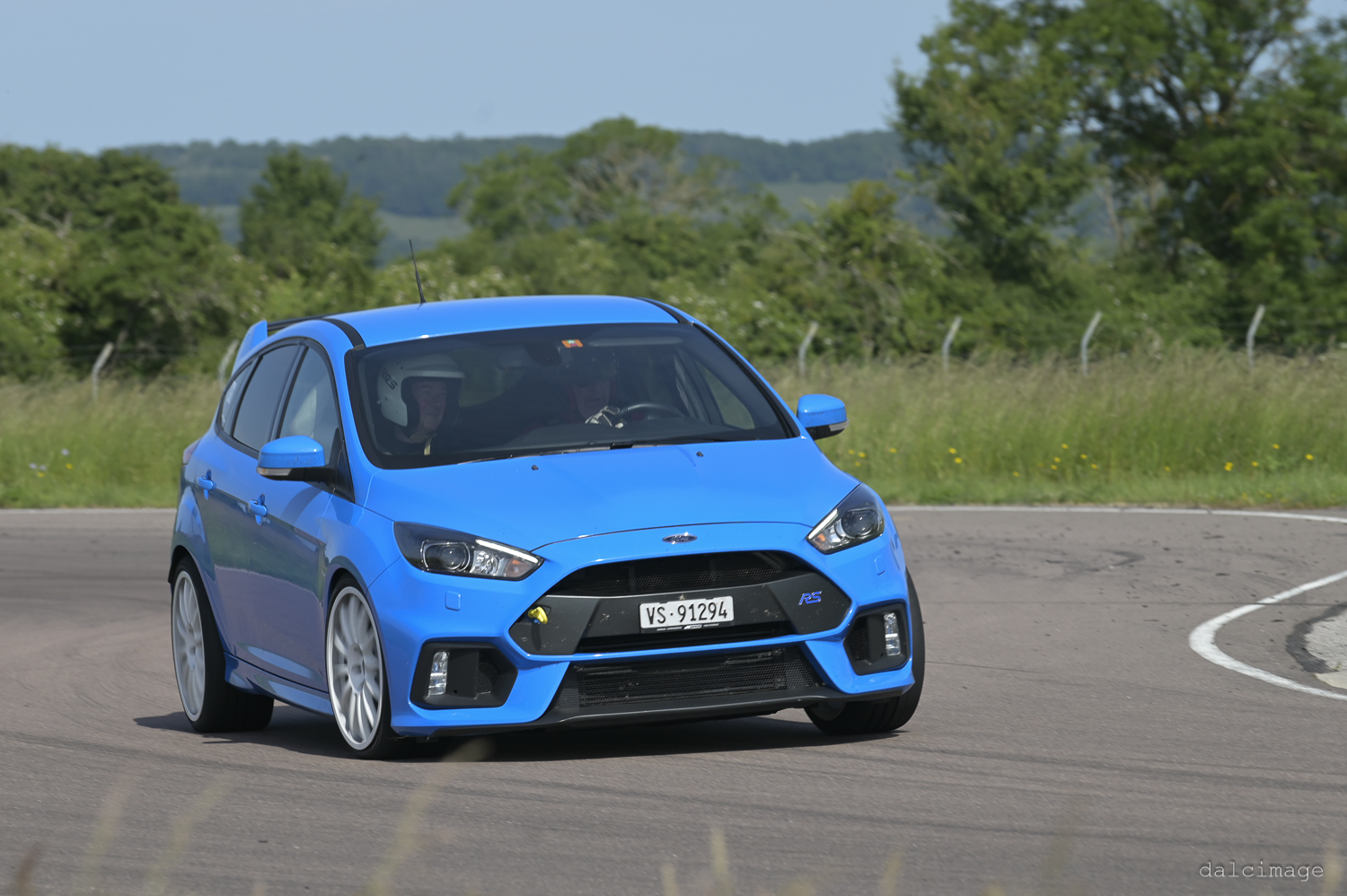 Voiture sur le circuit de pouilly - asaav.ch