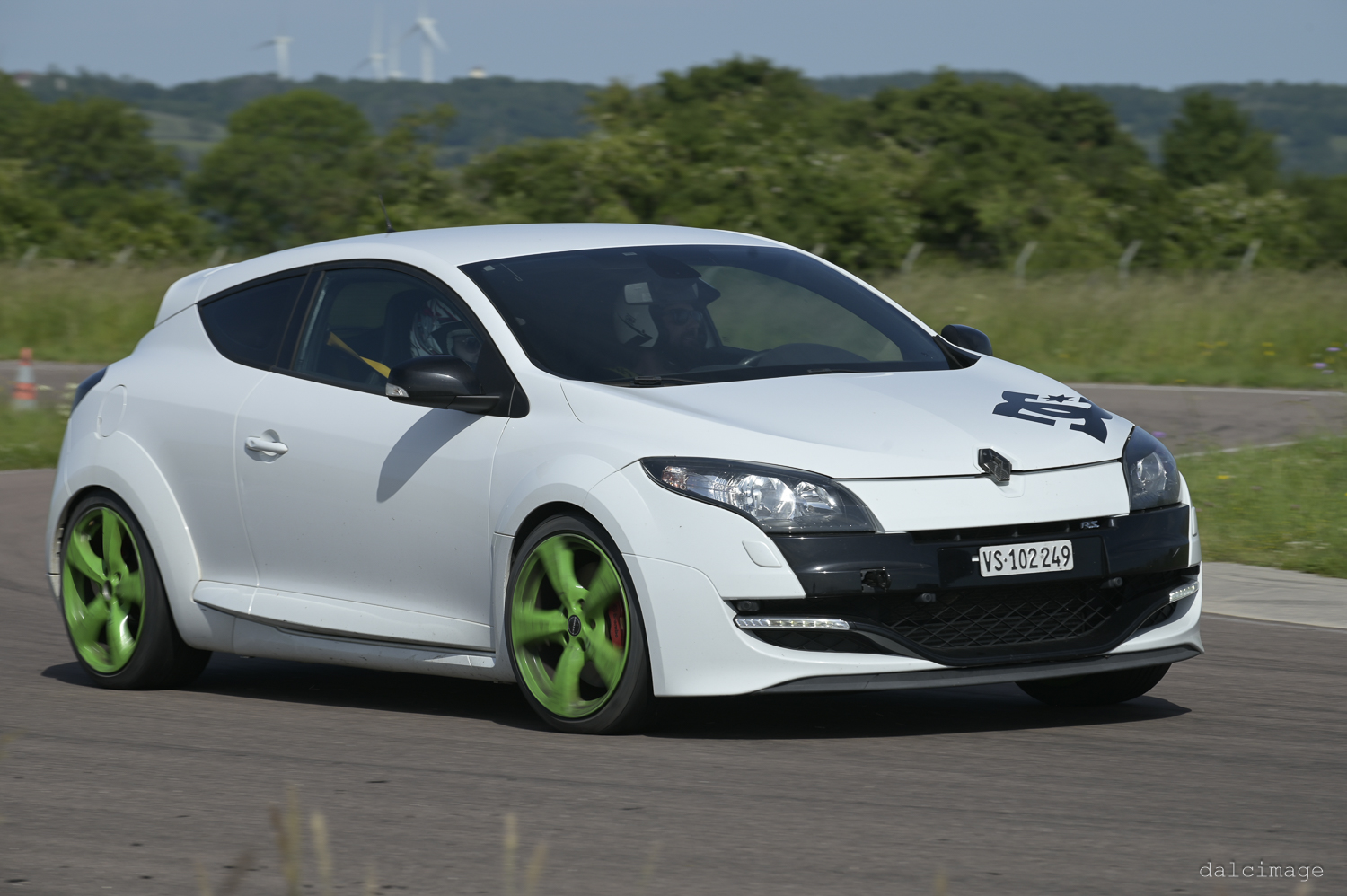 Voiture sur le circuit de pouilly - asaav.ch