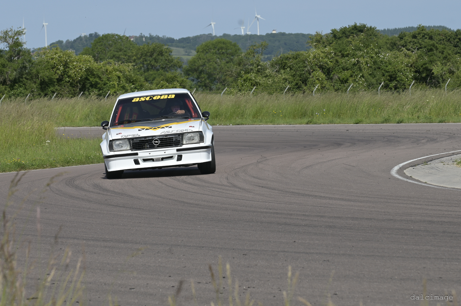 Voiture sur le circuit de pouilly - asaav.ch