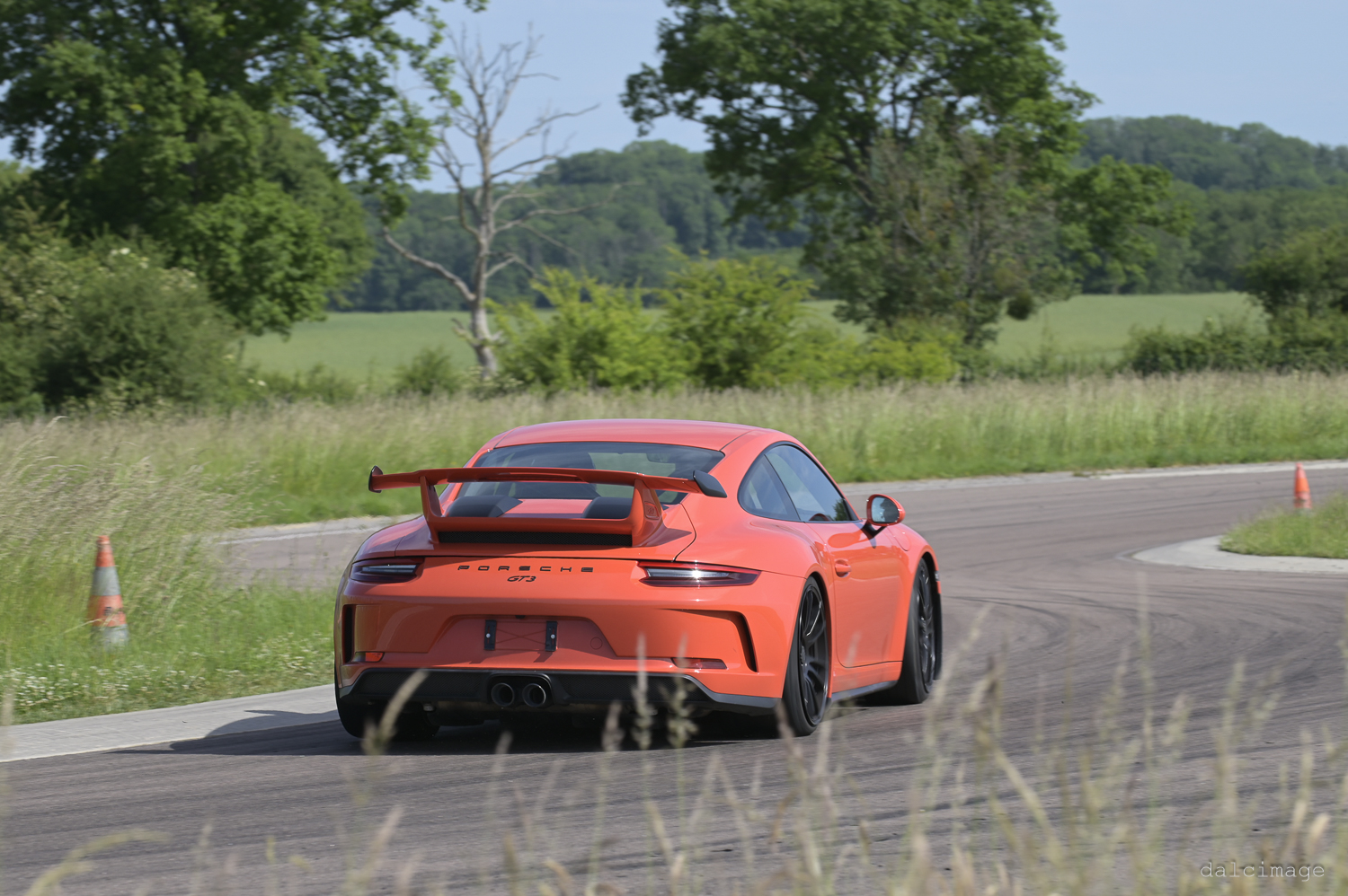 Voiture sur le circuit de pouilly - asaav.ch