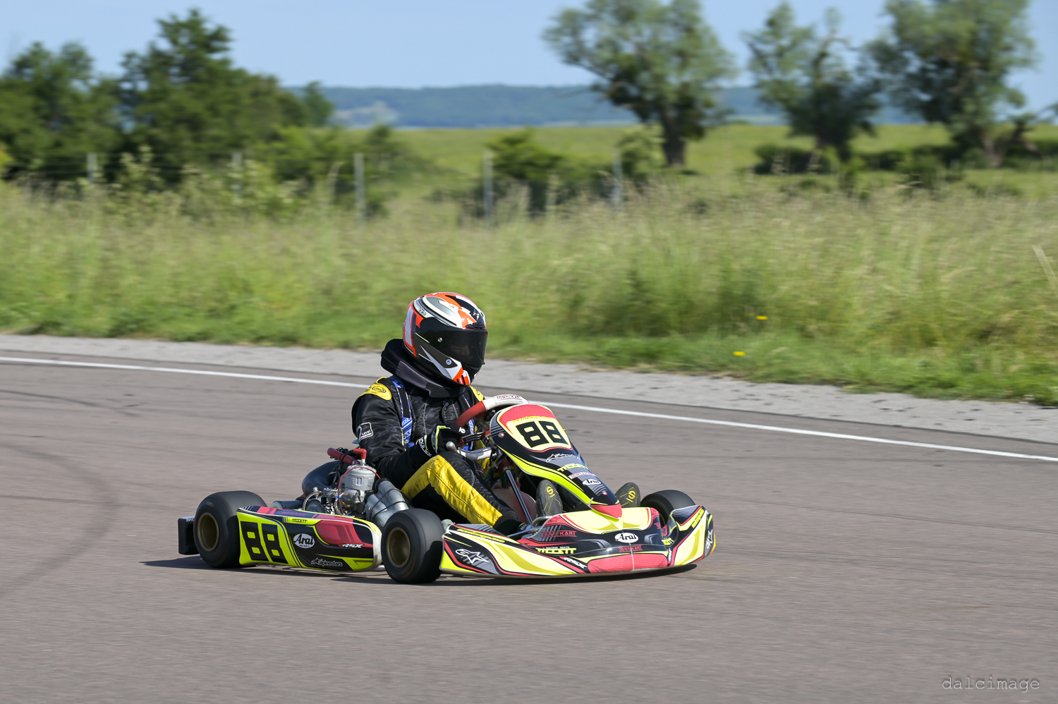 Voiture sur le circuit de pouilly - asaav.ch