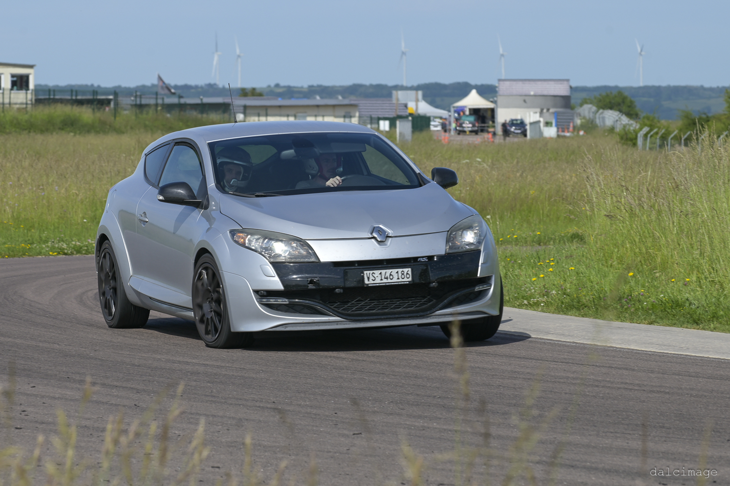 Voiture sur le circuit de pouilly - asaav.ch