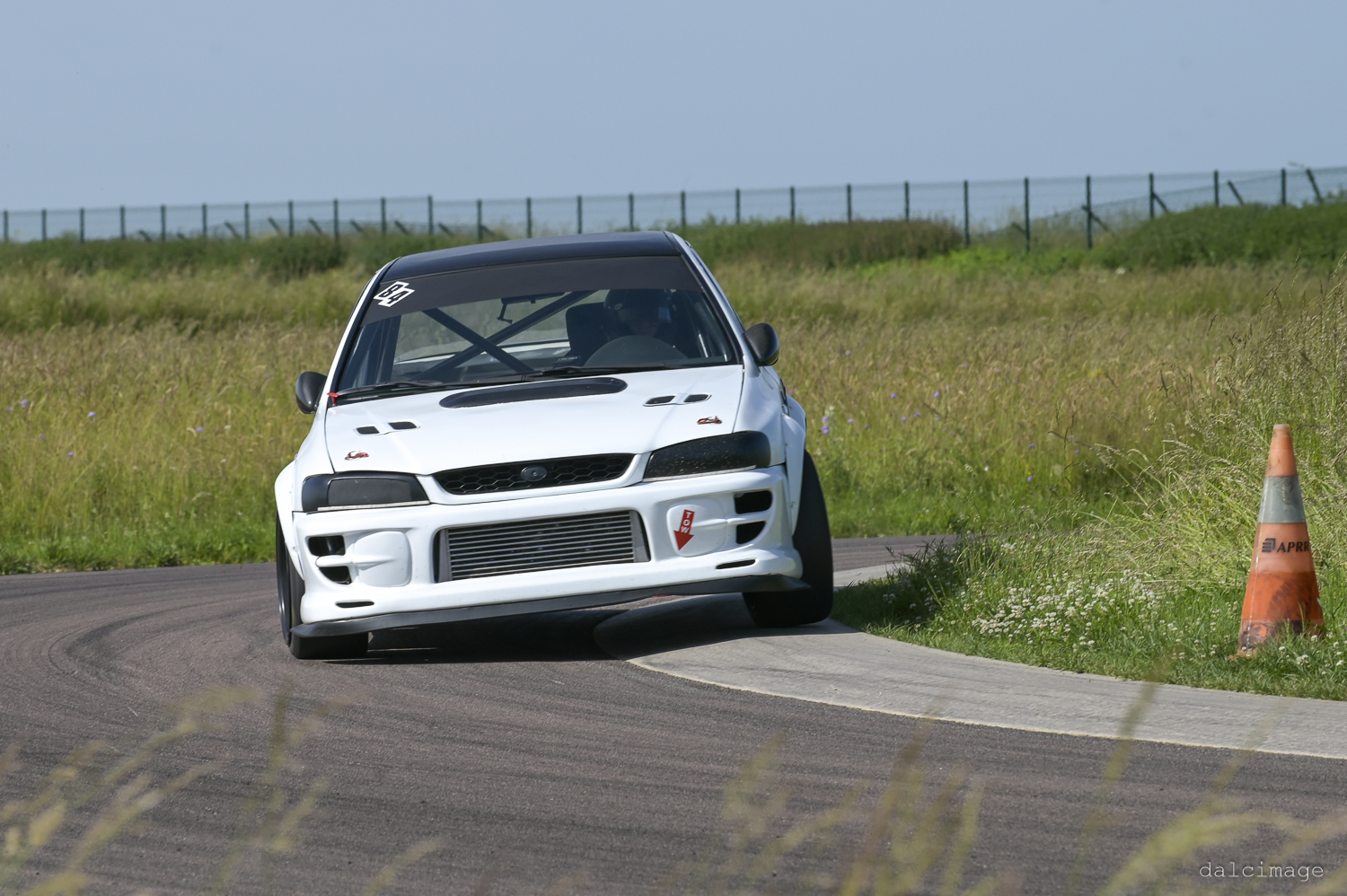 Voiture sur le circuit de pouilly - asaav.ch
