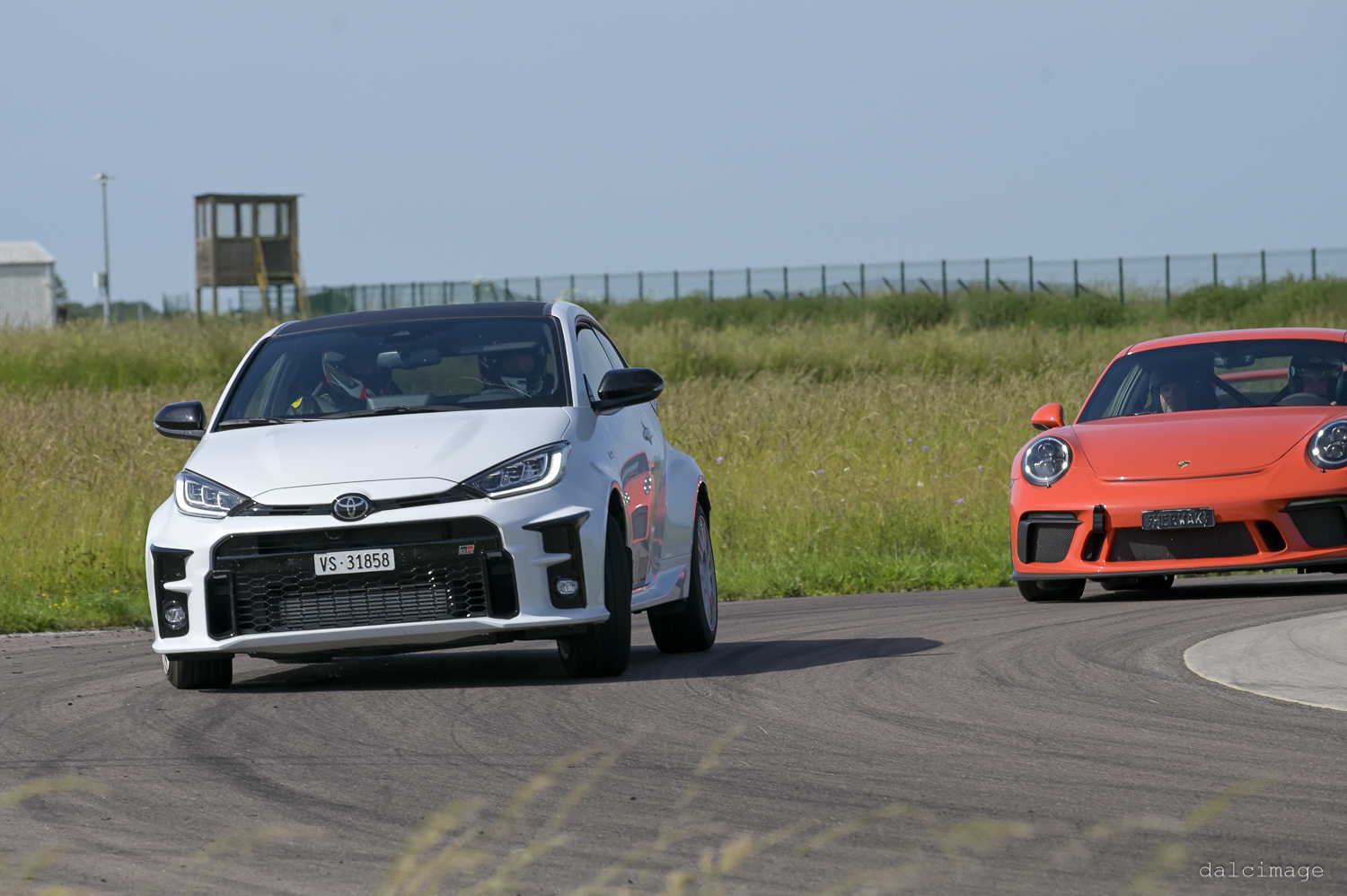 Voiture sur le circuit de pouilly - asaav.ch