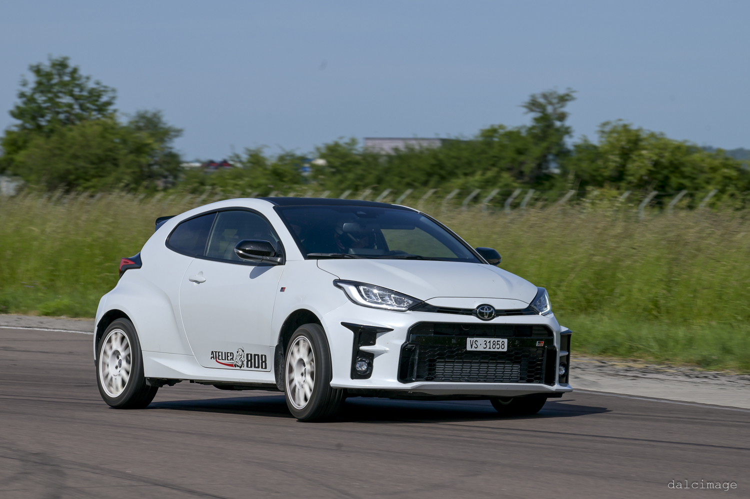 Voiture sur le circuit de pouilly - asaav.ch