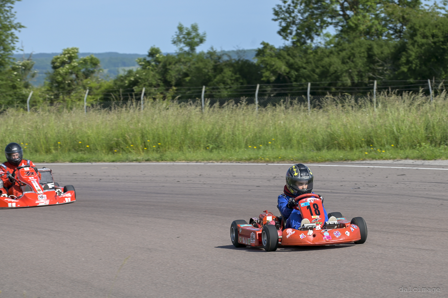 Voiture sur le circuit de pouilly - asaav.ch