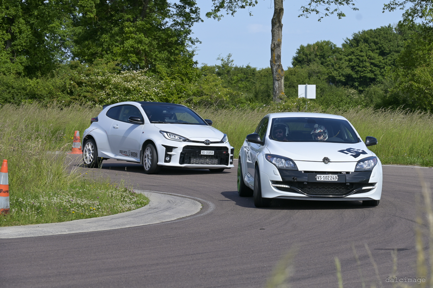 Voiture sur le circuit de pouilly - asaav.ch