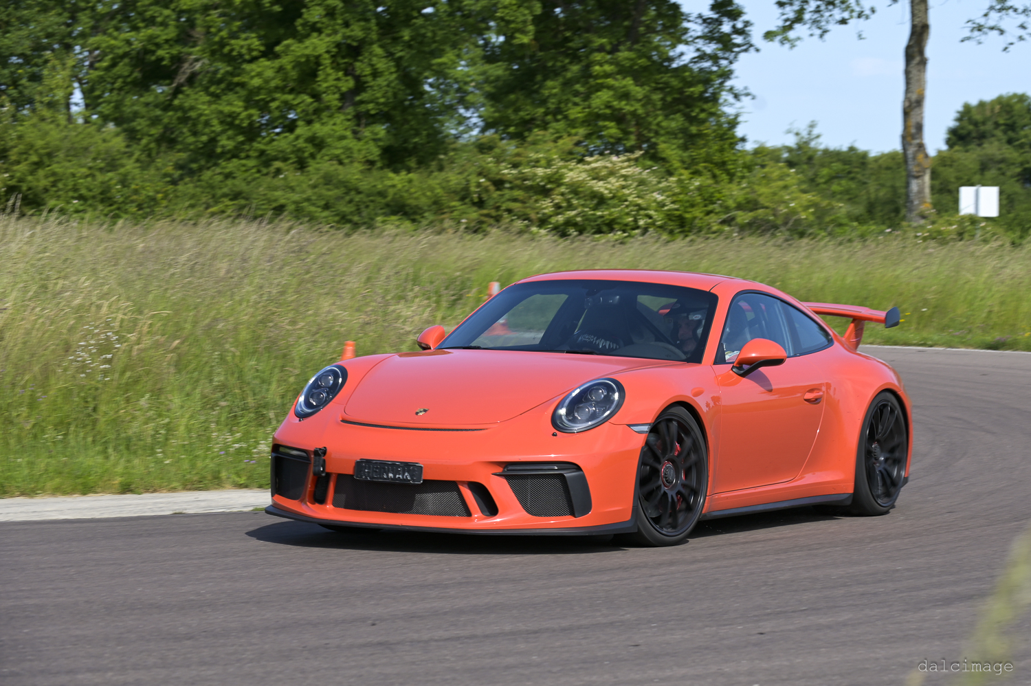 Voiture sur le circuit de pouilly - asaav.ch