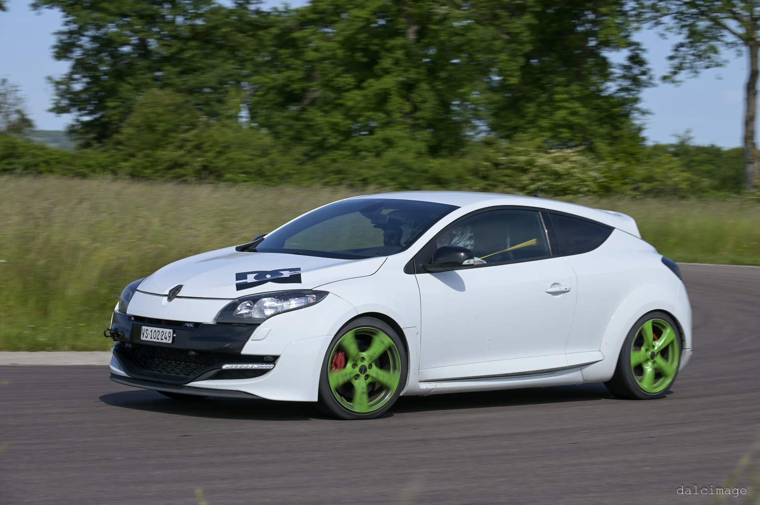 Voiture sur le circuit de pouilly - asaav.ch