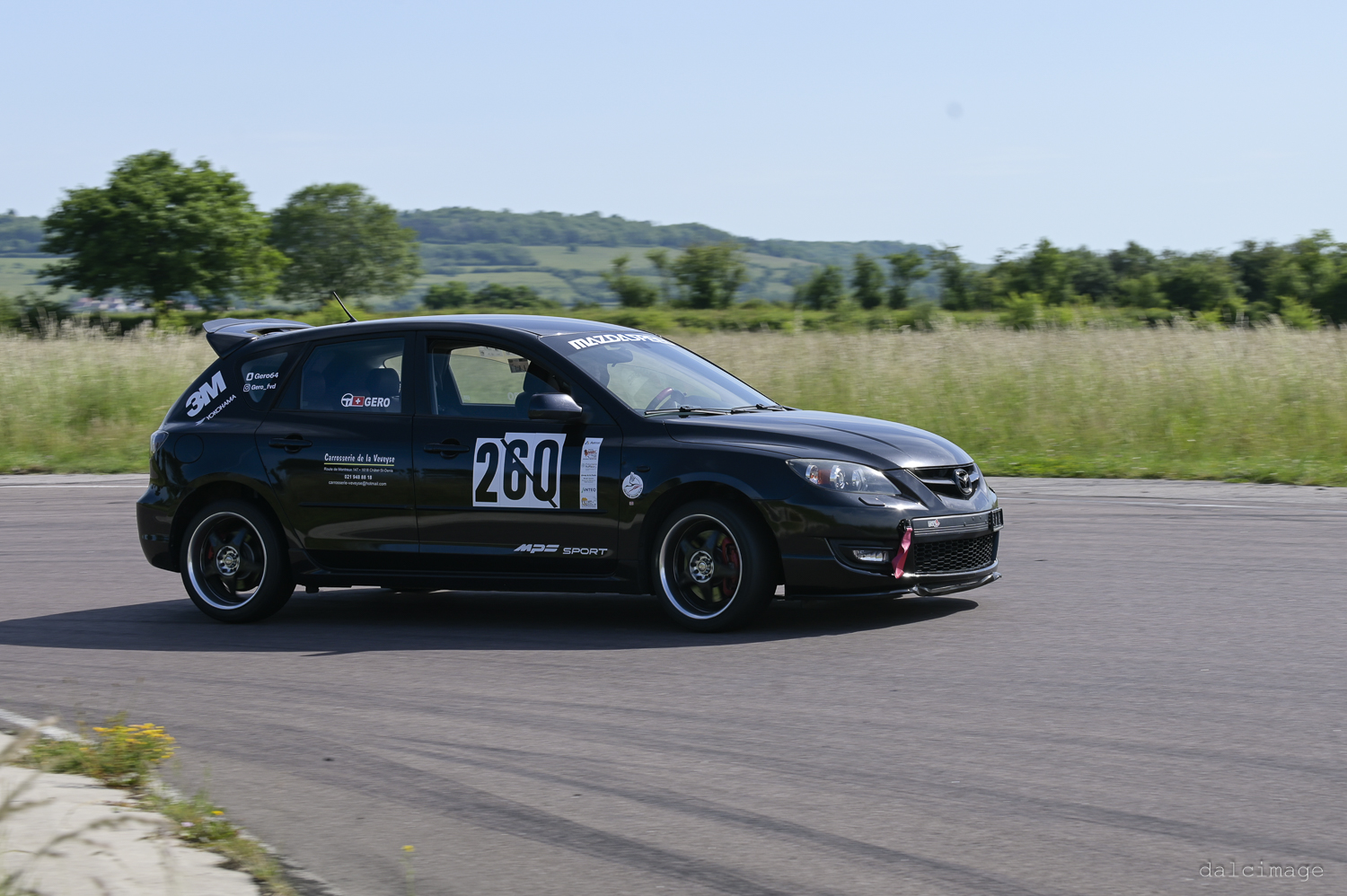 Voiture sur le circuit de pouilly - asaav.ch