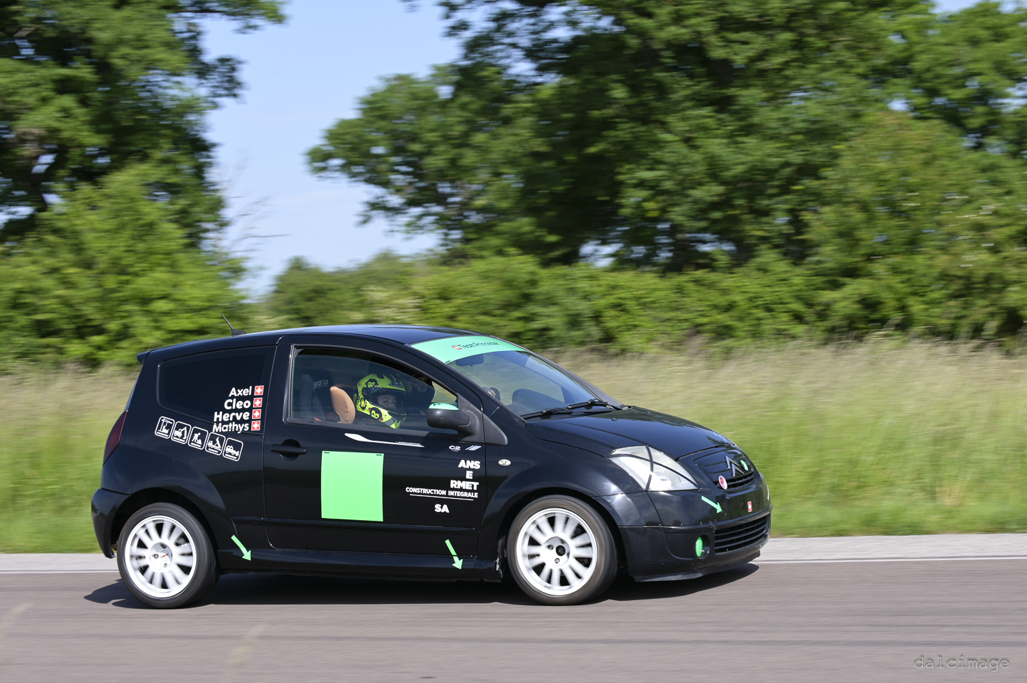 Voiture sur le circuit de pouilly - asaav.ch