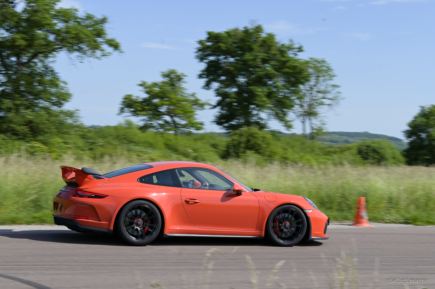 Voiture sur le circuit de pouilly - asaav.ch