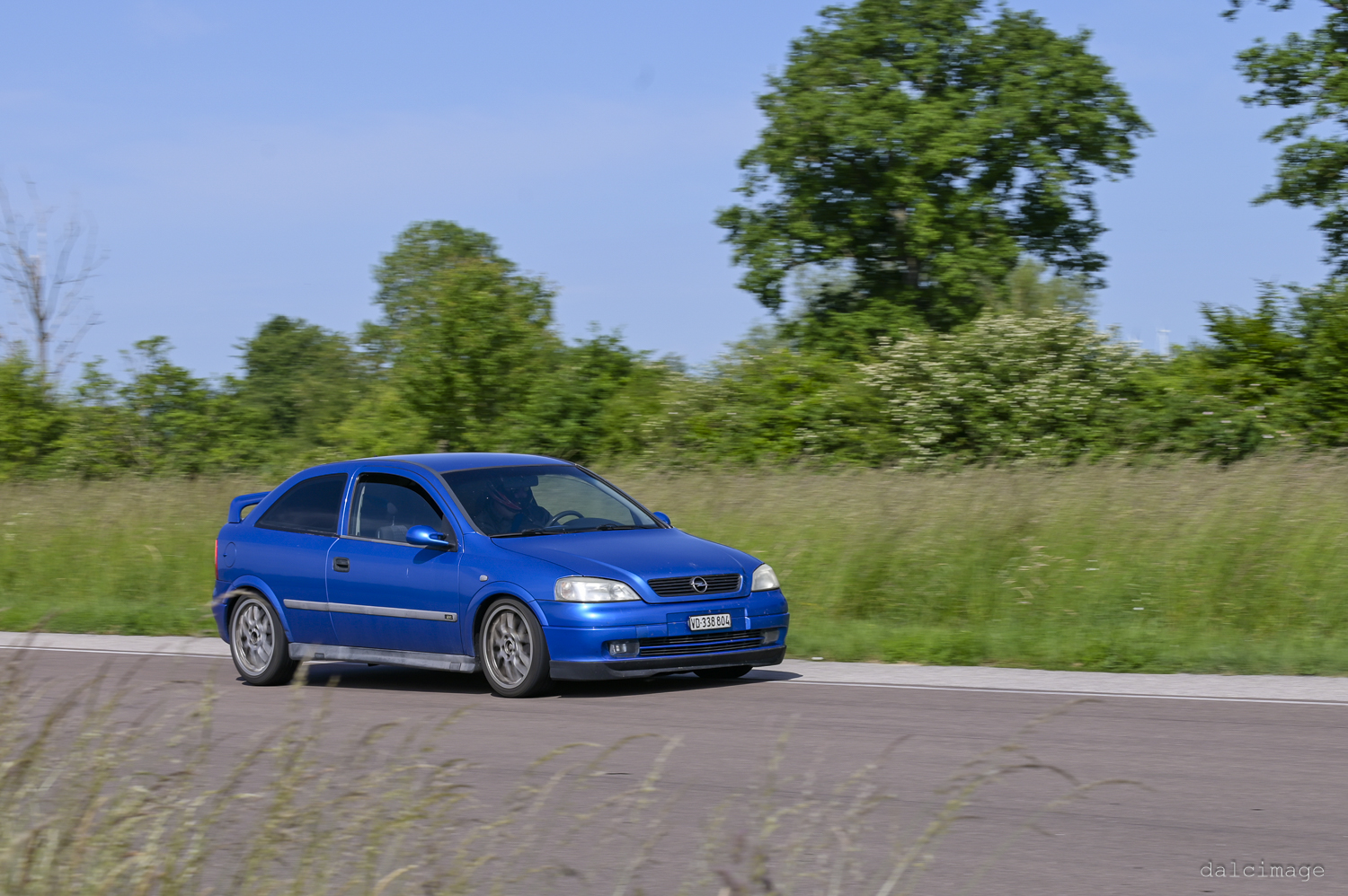 Voiture sur le circuit de pouilly - asaav.ch