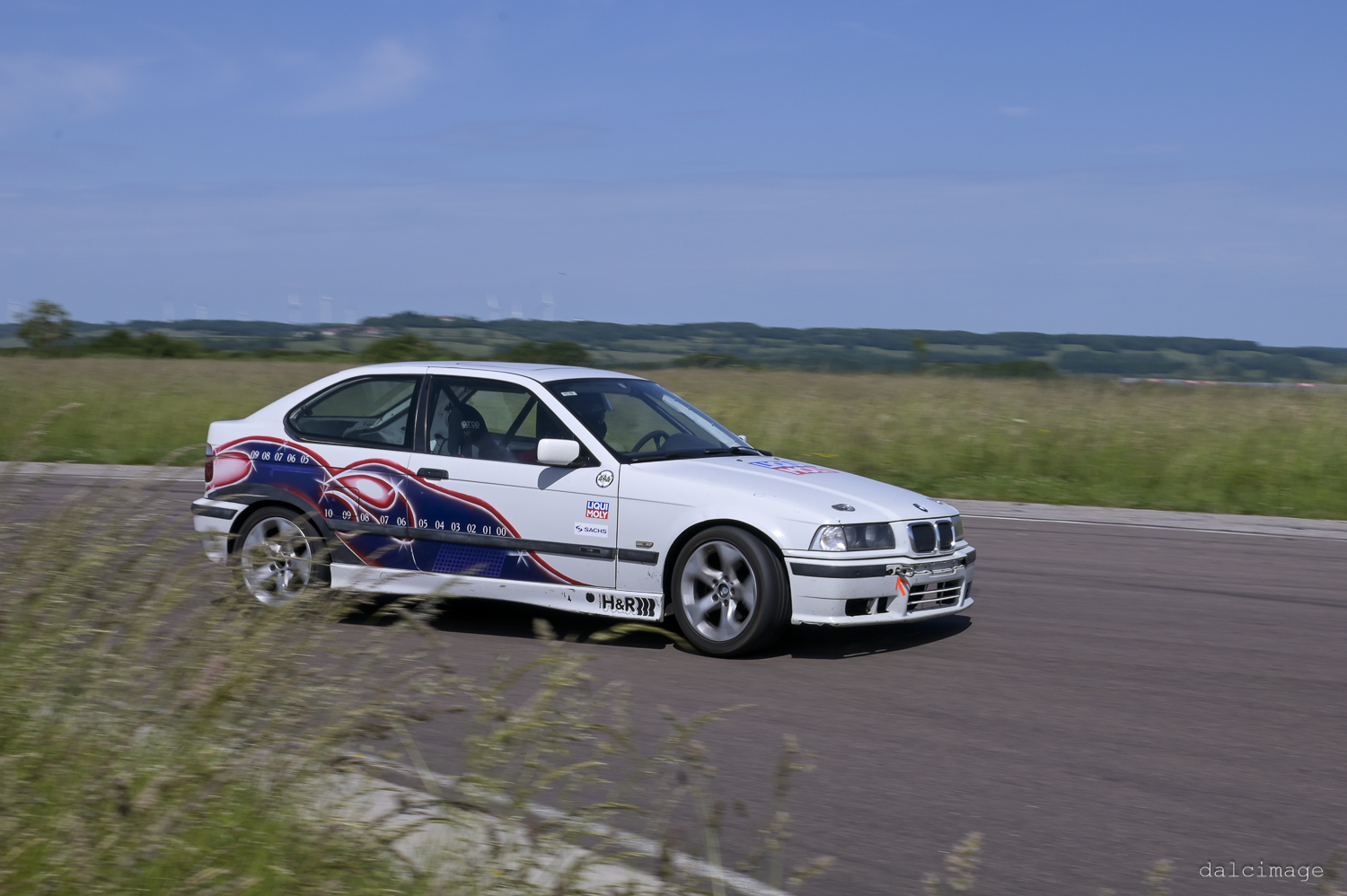 Voiture sur le circuit de pouilly - asaav.ch