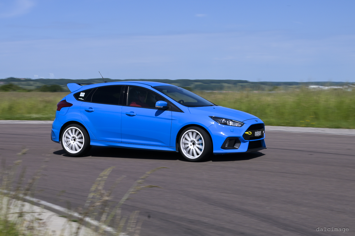 Voiture sur le circuit de pouilly - asaav.ch