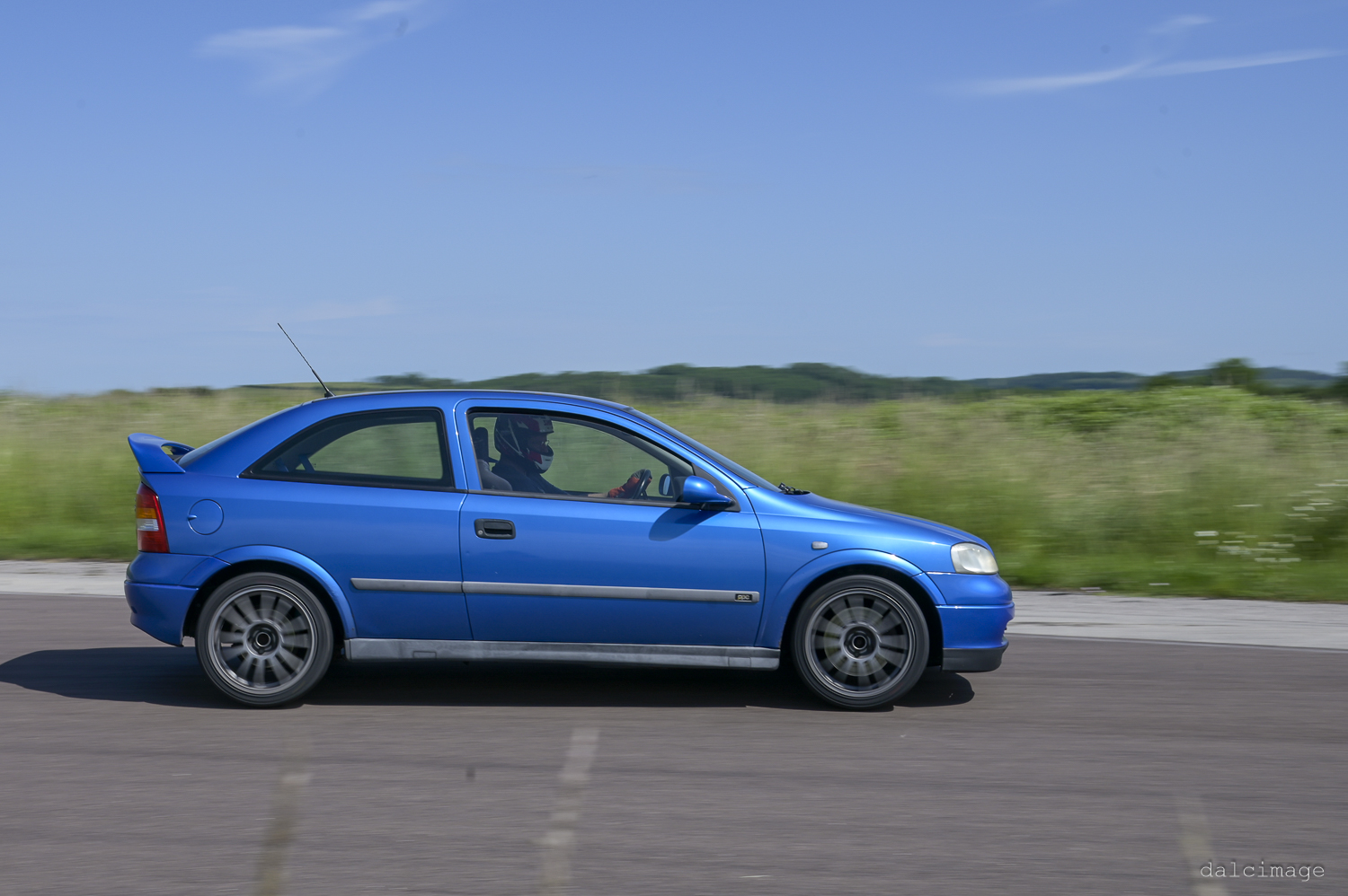 Voiture sur le circuit de pouilly - asaav.ch