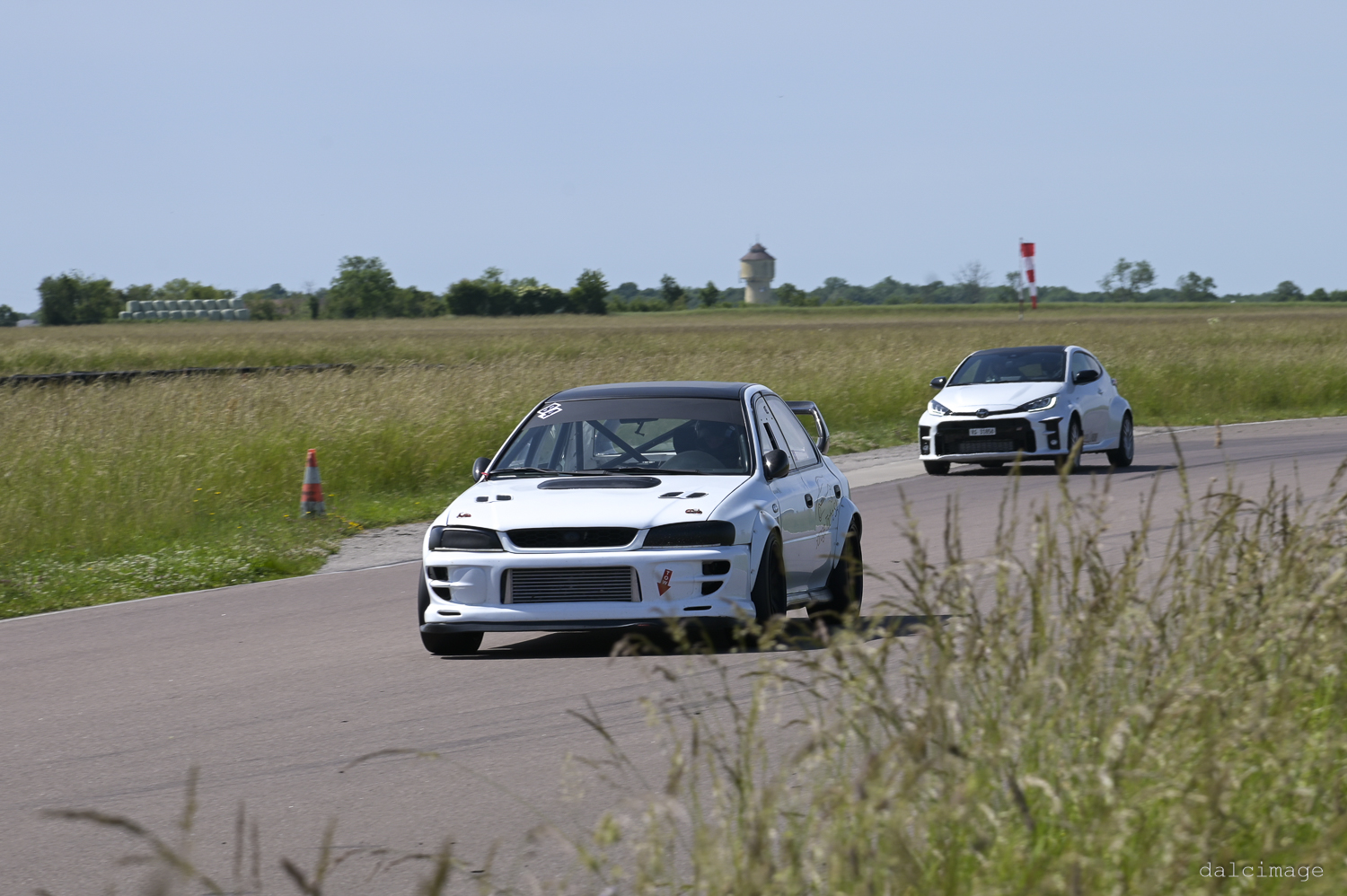 Voiture sur le circuit de pouilly - asaav.ch