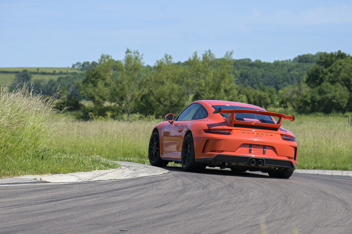 Voiture sur le circuit de pouilly - asaav.ch
