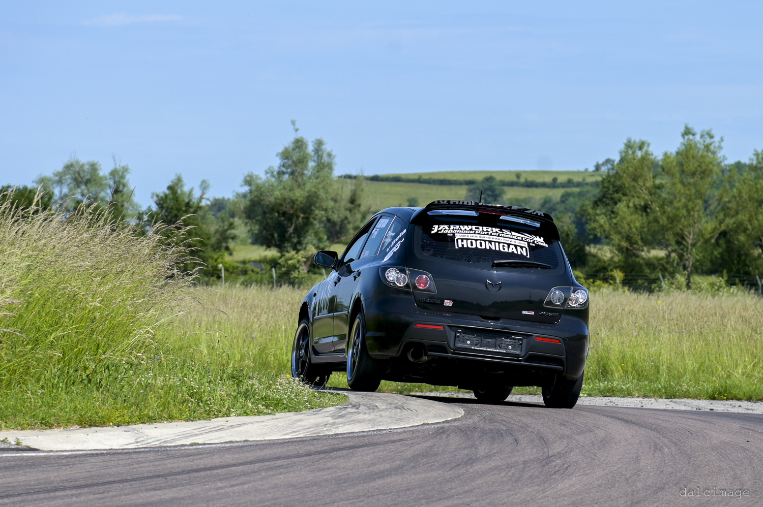Voiture sur le circuit de pouilly - asaav.ch