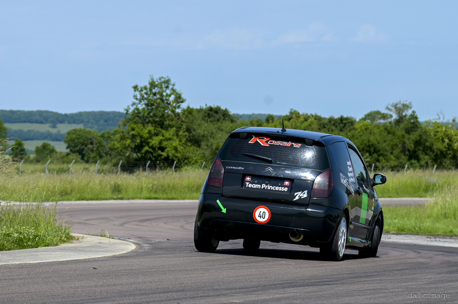 Voiture sur le circuit de pouilly - asaav.ch