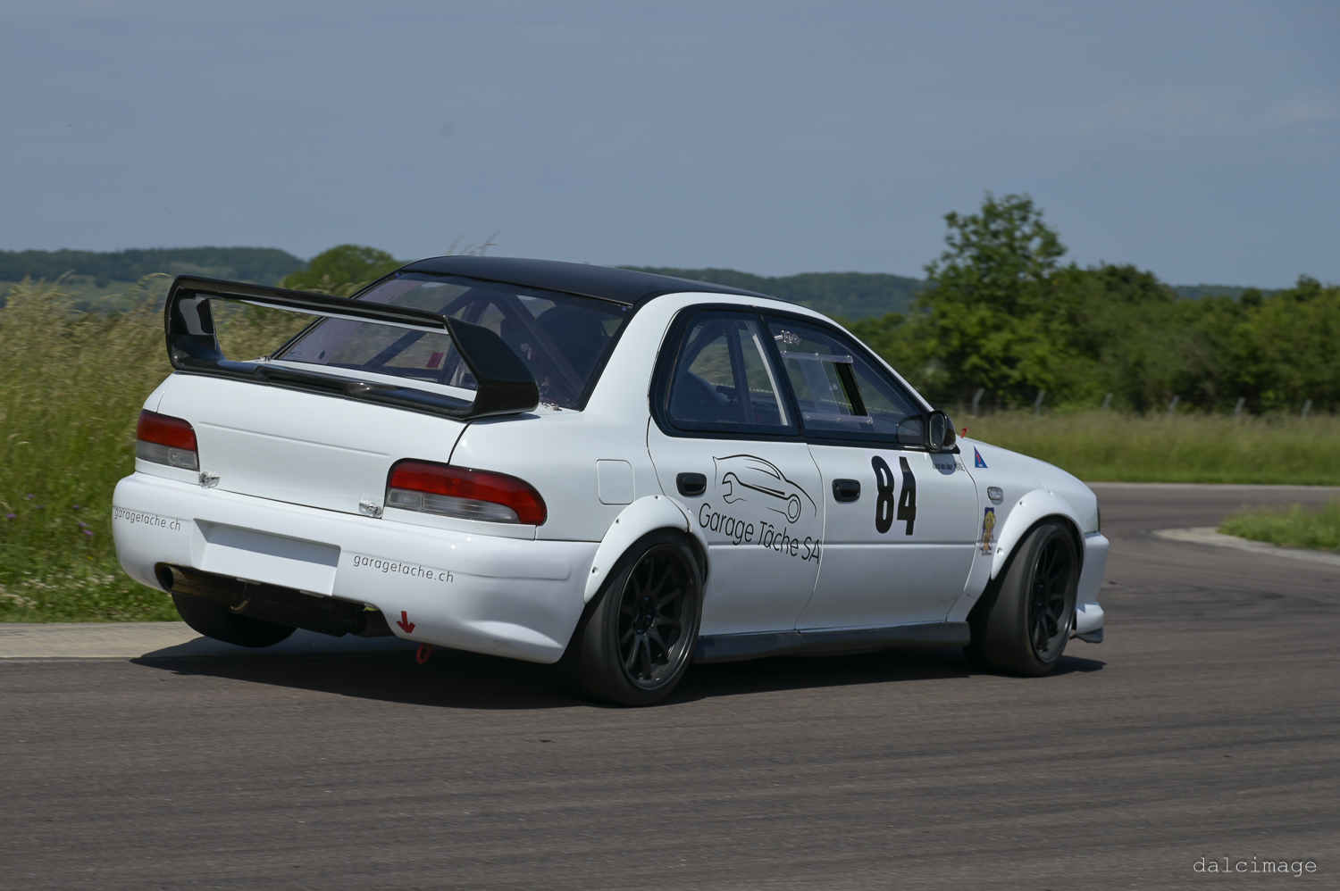 Voiture sur le circuit de pouilly - asaav.ch