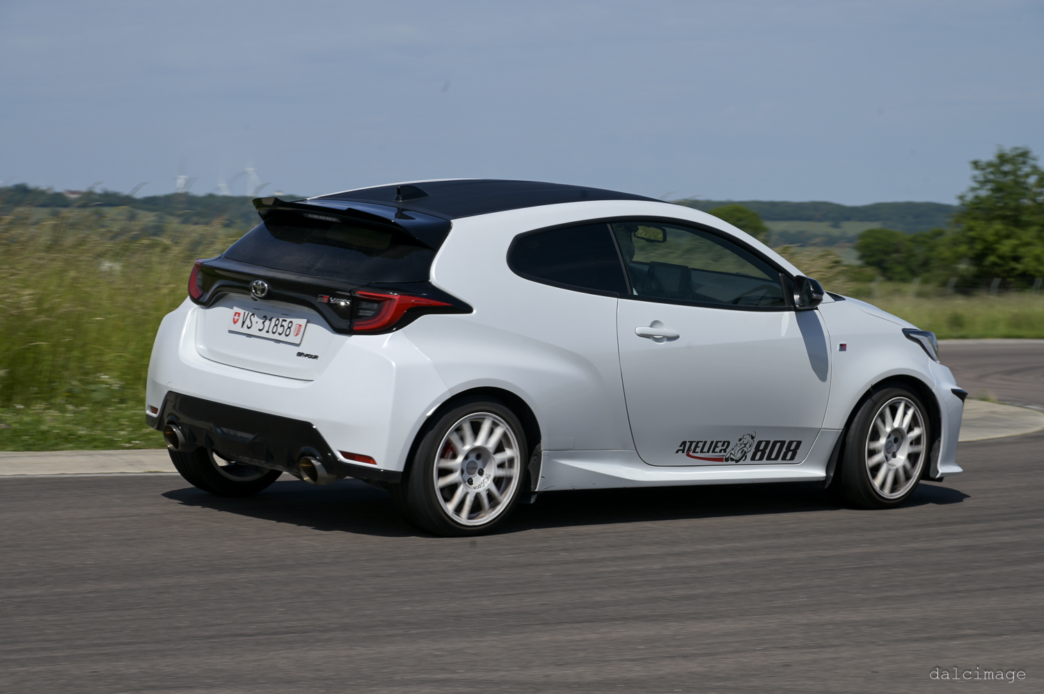 Voiture sur le circuit de pouilly - asaav.ch