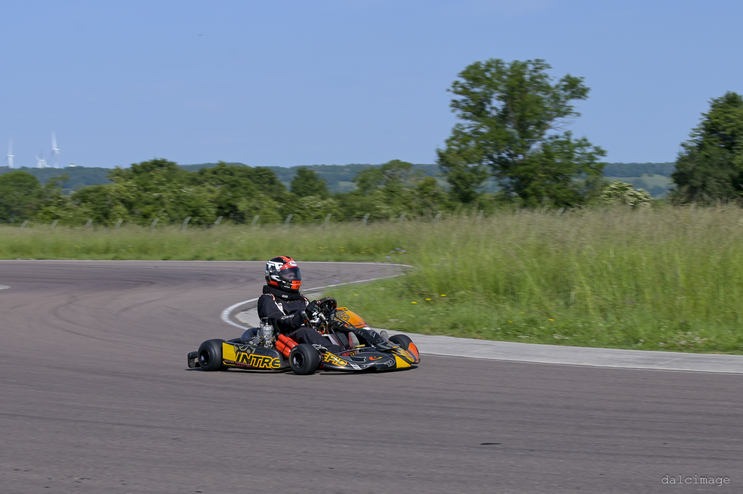 Voiture sur le circuit de pouilly - asaav.ch