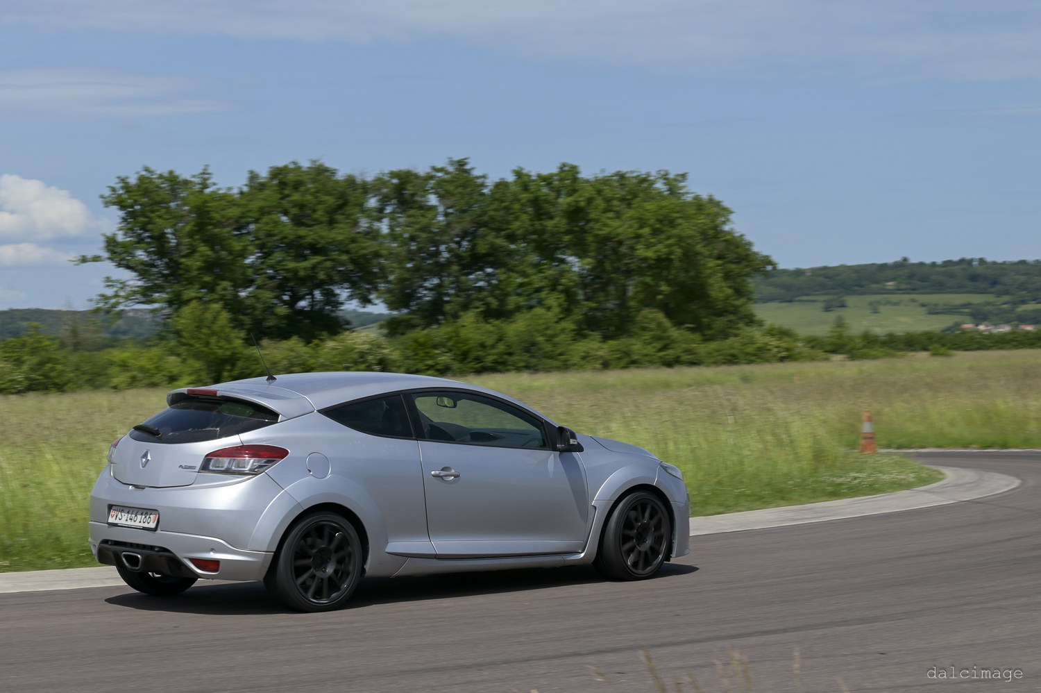 Voiture sur le circuit de pouilly - asaav.ch