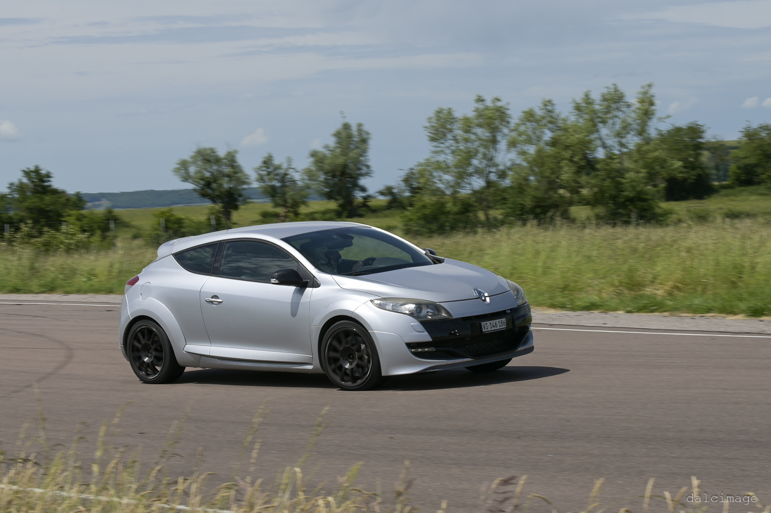 Voiture sur le circuit de pouilly - asaav.ch