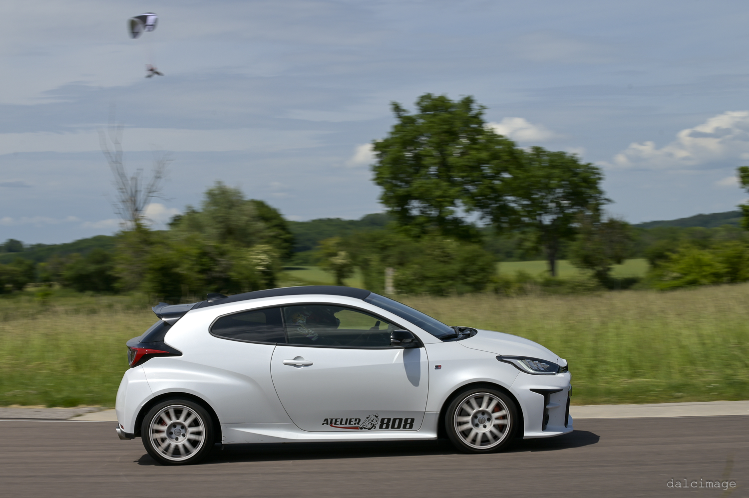 Voiture sur le circuit de pouilly - asaav.ch