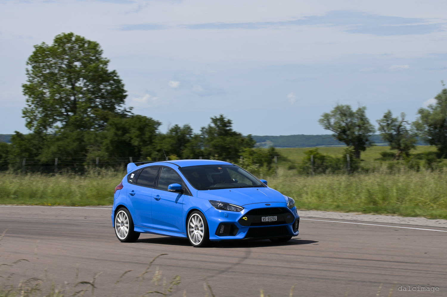 Voiture sur le circuit de pouilly - asaav.ch