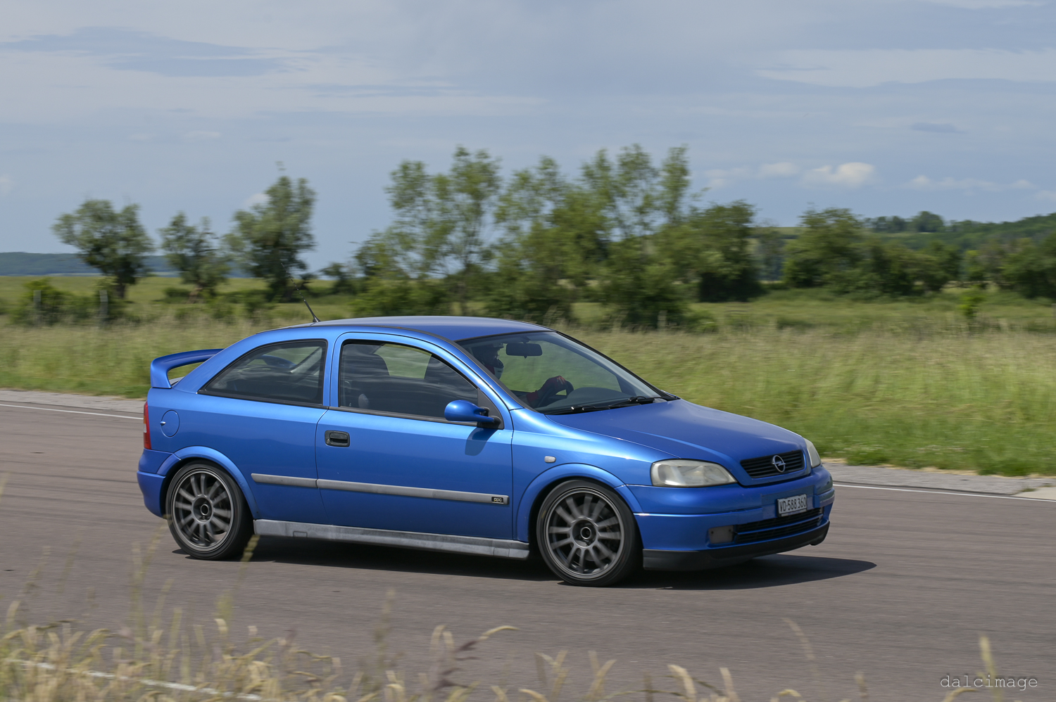 Voiture sur le circuit de pouilly - asaav.ch