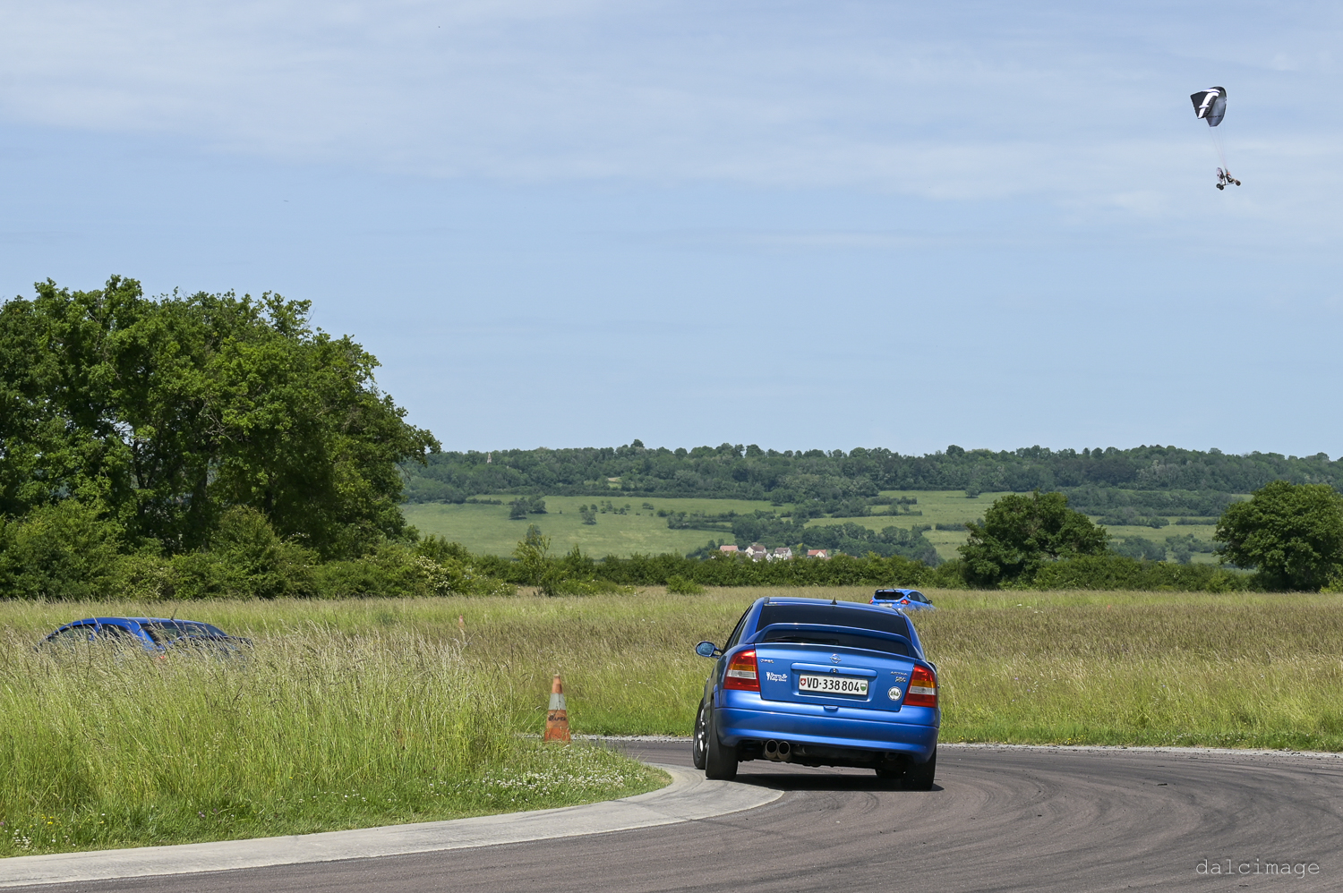 Voiture sur le circuit de pouilly - asaav.ch