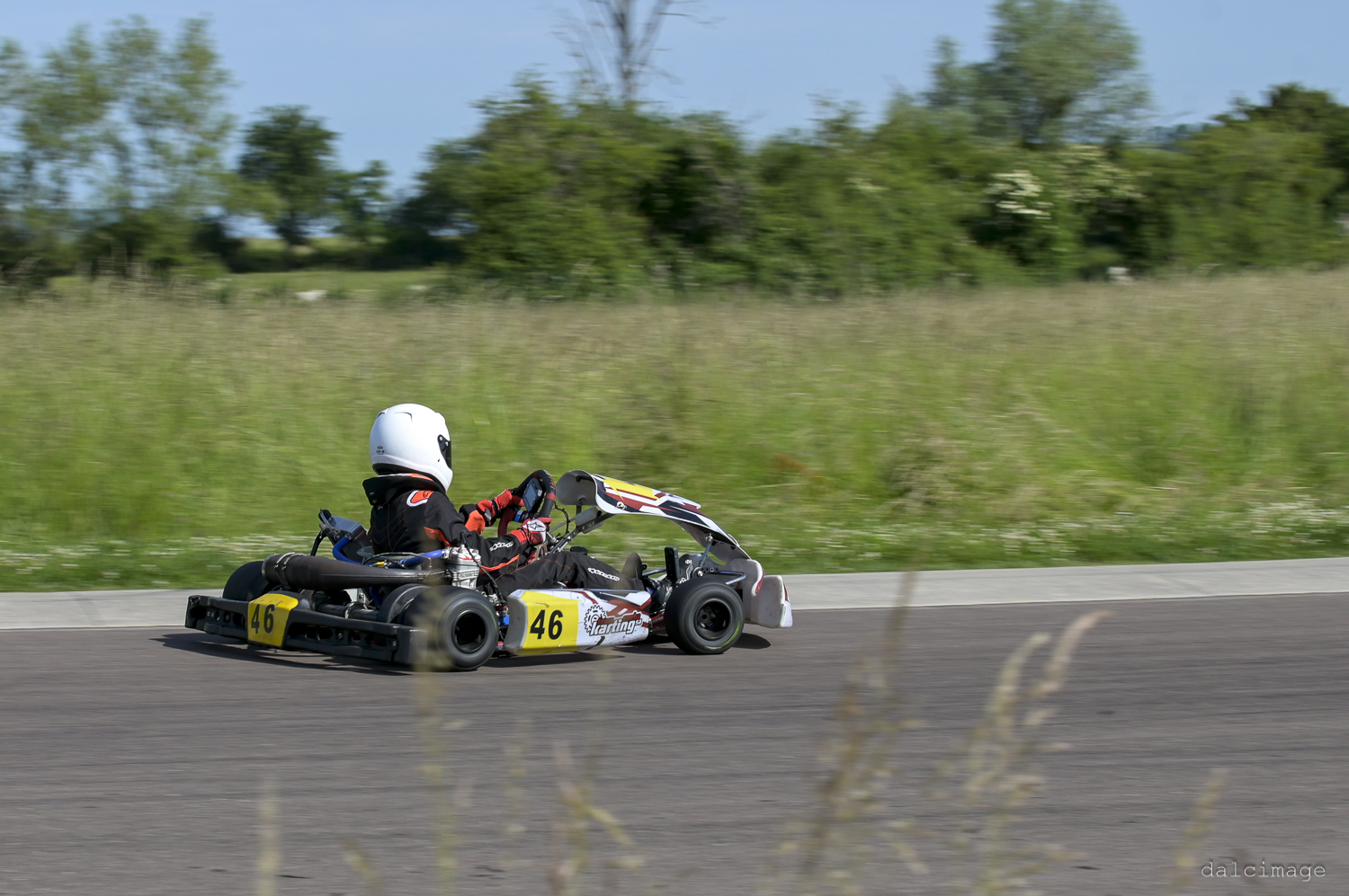 Voiture sur le circuit de pouilly - asaav.ch