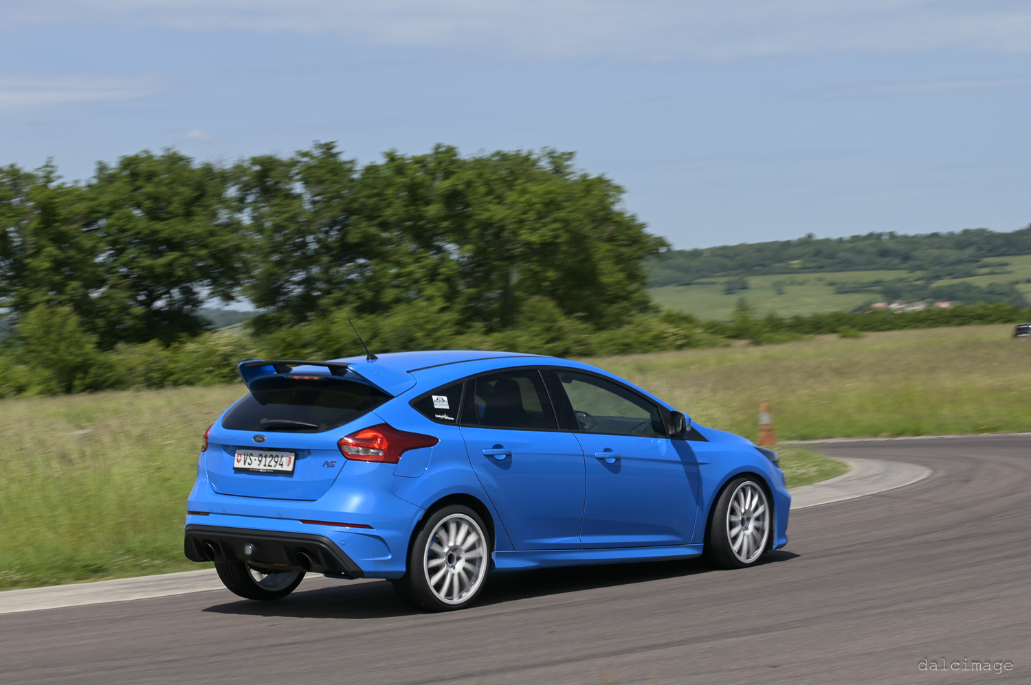 Voiture sur le circuit de pouilly - asaav.ch