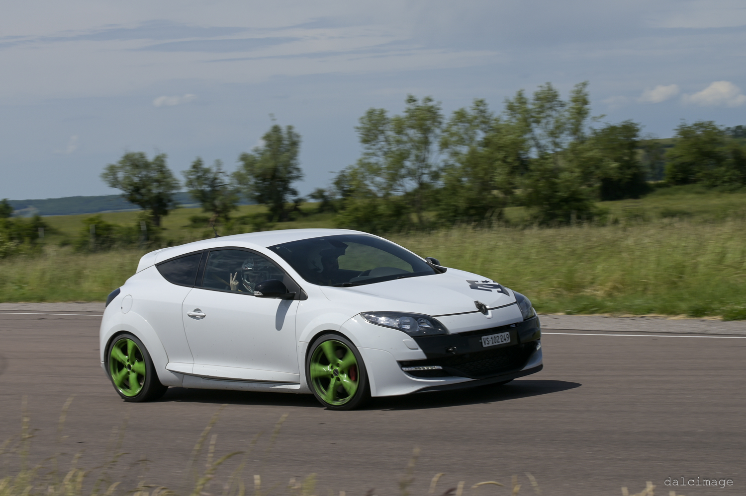 Voiture sur le circuit de pouilly - asaav.ch