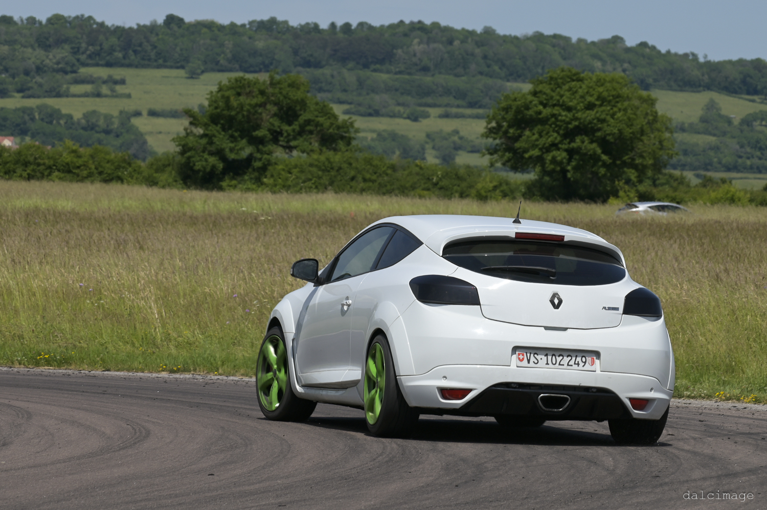 Voiture sur le circuit de pouilly - asaav.ch