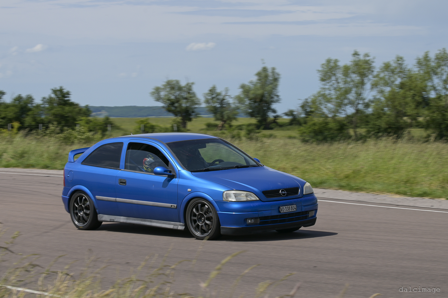 Voiture sur le circuit de pouilly - asaav.ch