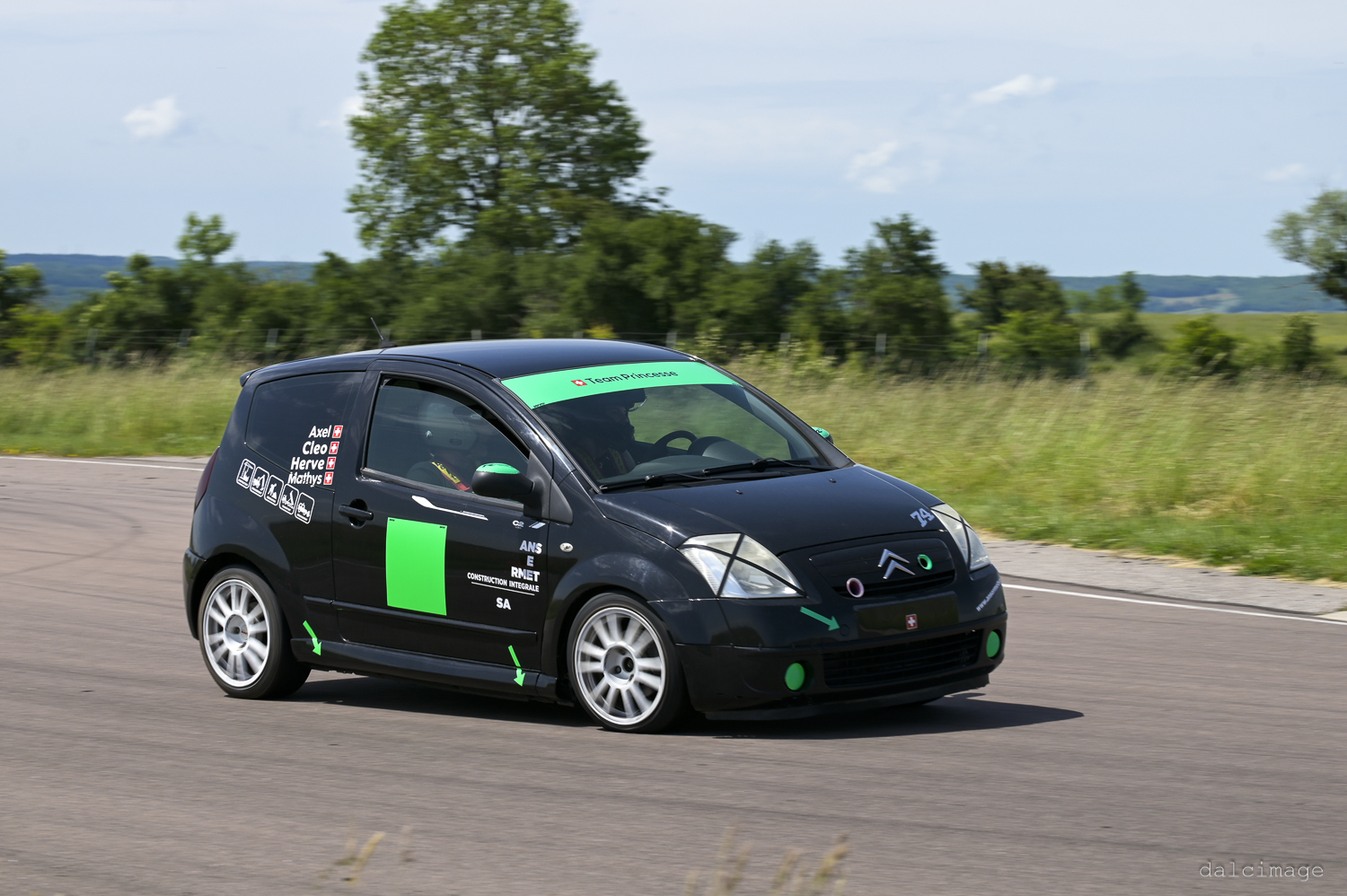 Voiture sur le circuit de pouilly - asaav.ch