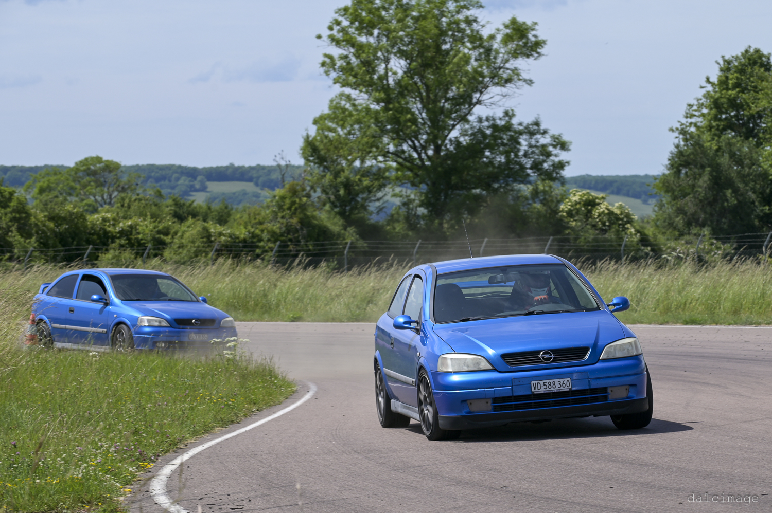 Voiture sur le circuit de pouilly - asaav.ch